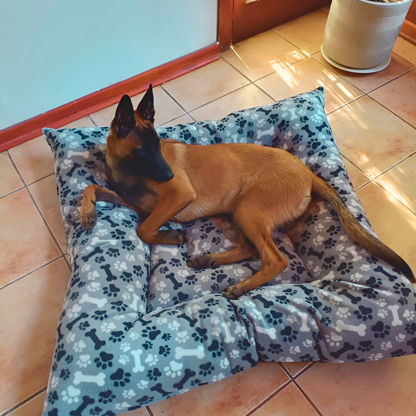 Cama impermeable para perros | Interior polar suave | Premium y lavable
