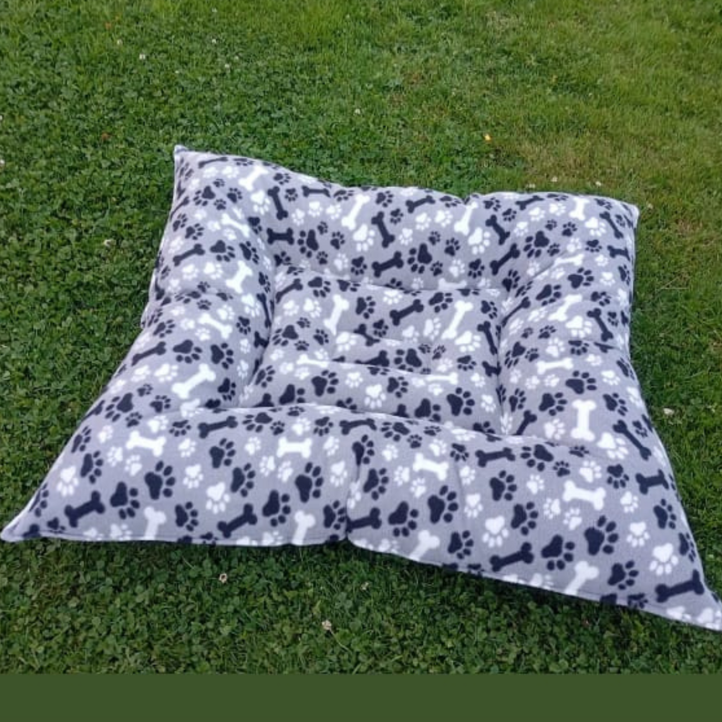 Cama impermeable para perros | Interior polar suave | Premium y lavable